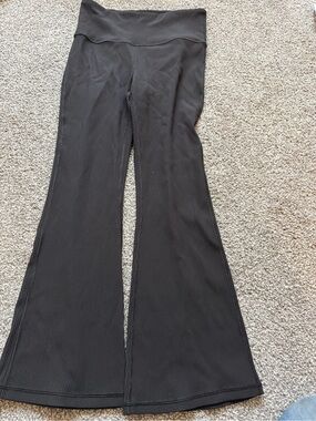 Athleta Elation Pantalon 3/4 Crop black Ribbed Flared Yoga Pants Size M athletic